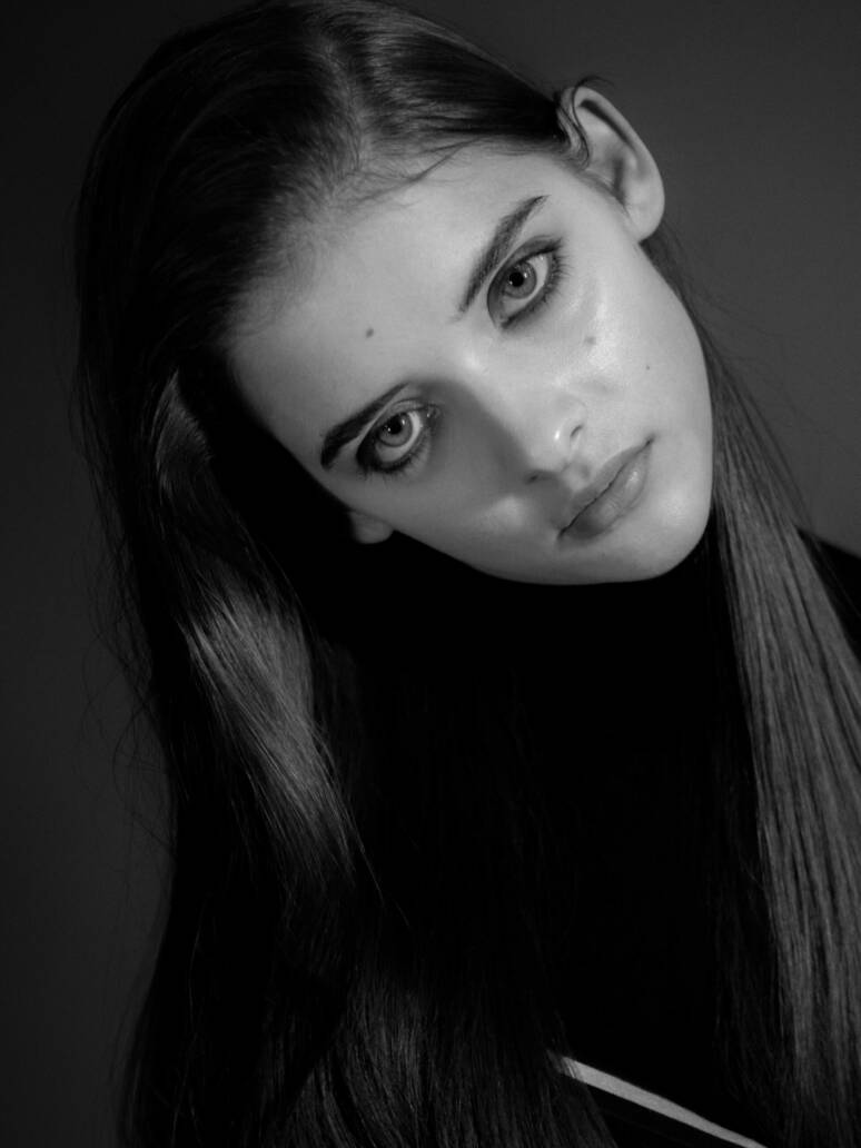 Rebeka Hanna Elekes Visage Model Management